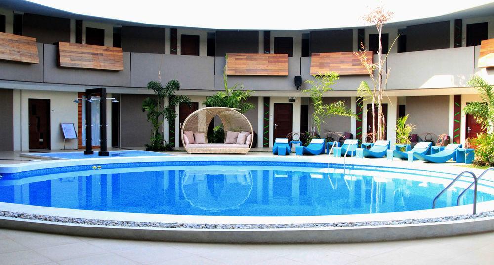 מריוולס The Oriental Hotel Bataan מראה חיצוני תמונה