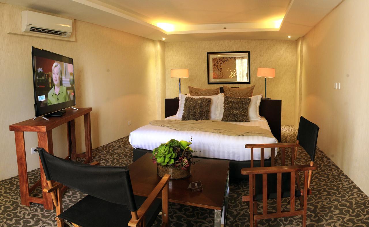 מריוולס The Oriental Hotel Bataan מראה חיצוני תמונה