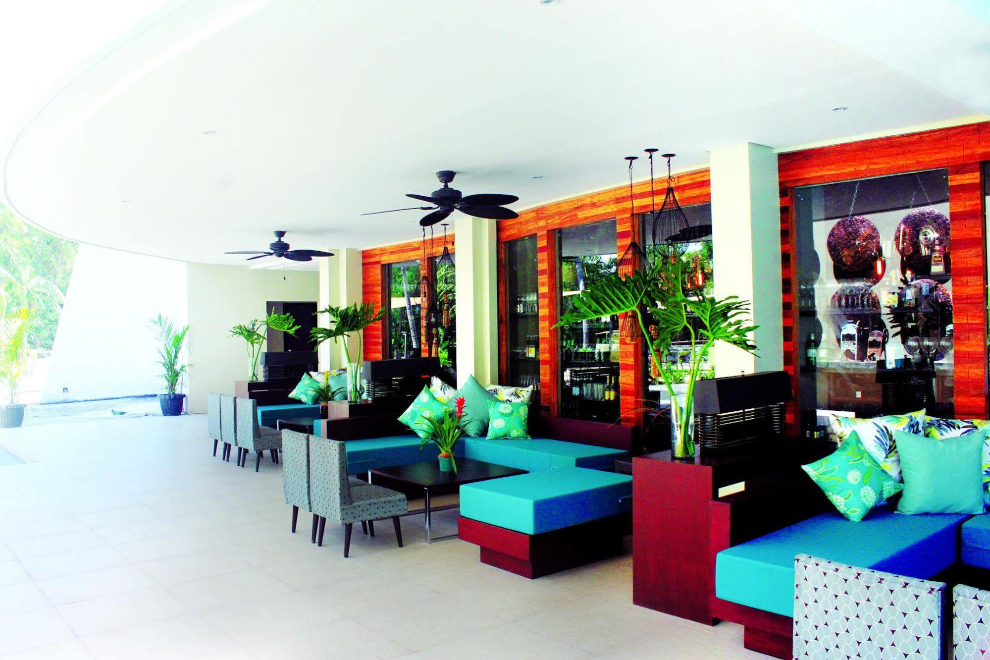 מריוולס The Oriental Hotel Bataan מראה חיצוני תמונה