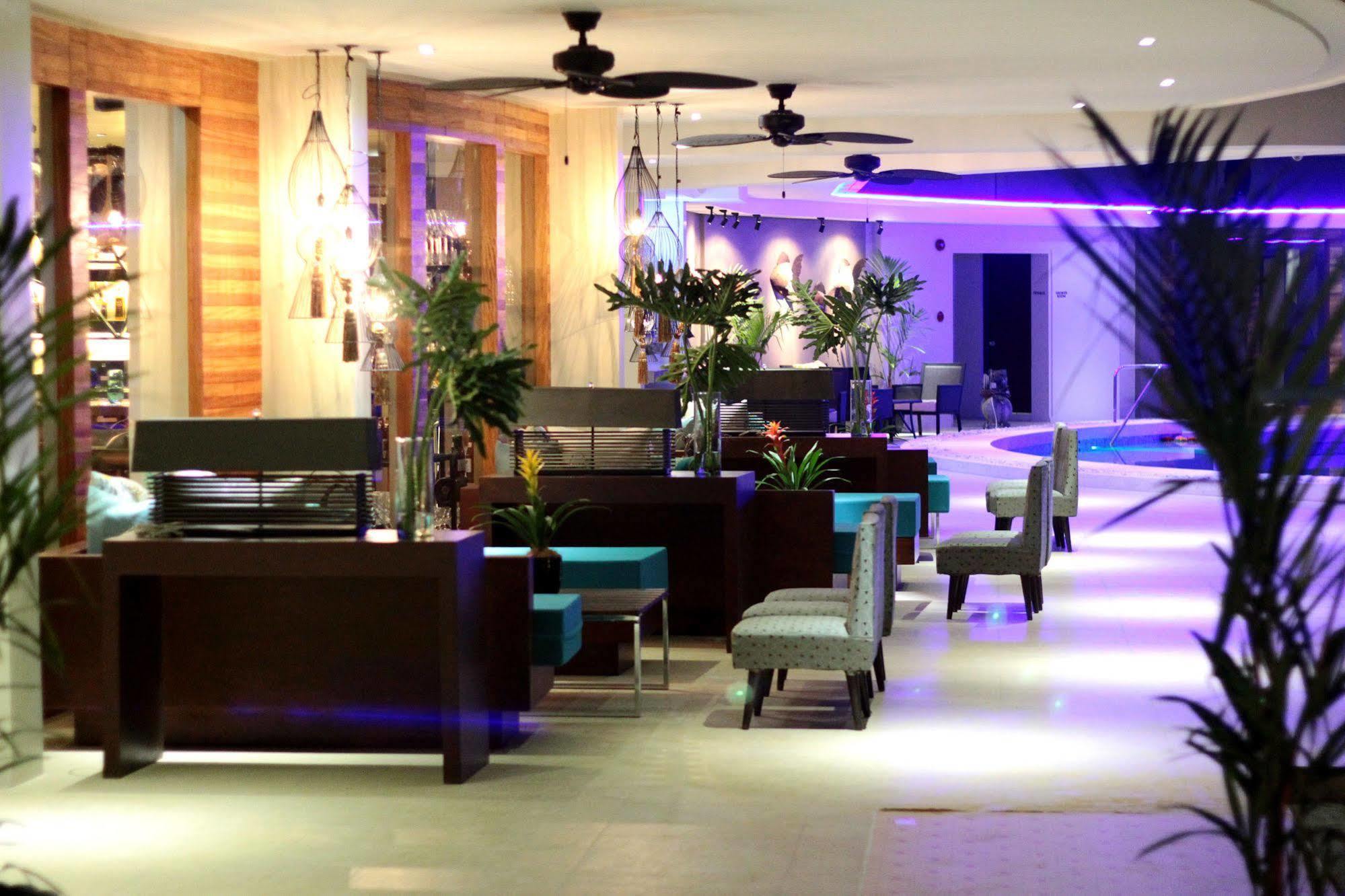 מריוולס The Oriental Hotel Bataan מראה חיצוני תמונה