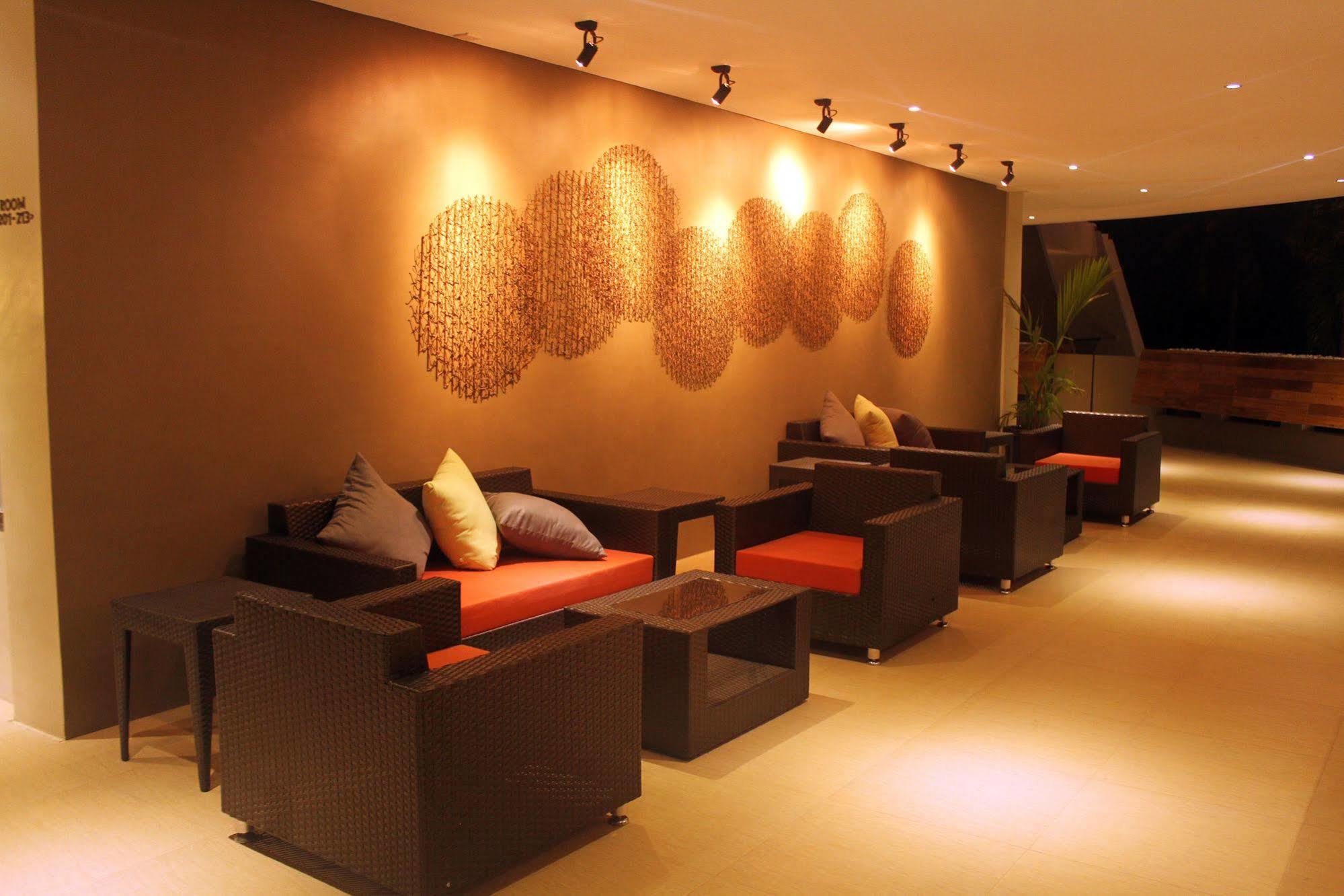 מריוולס The Oriental Hotel Bataan מראה חיצוני תמונה