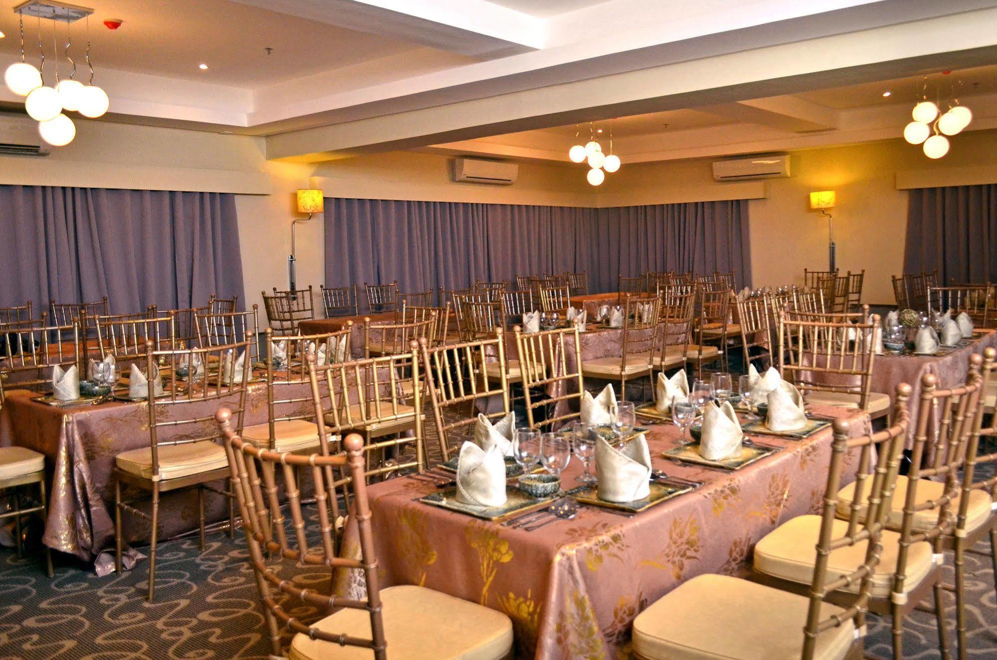 מריוולס The Oriental Hotel Bataan מראה חיצוני תמונה