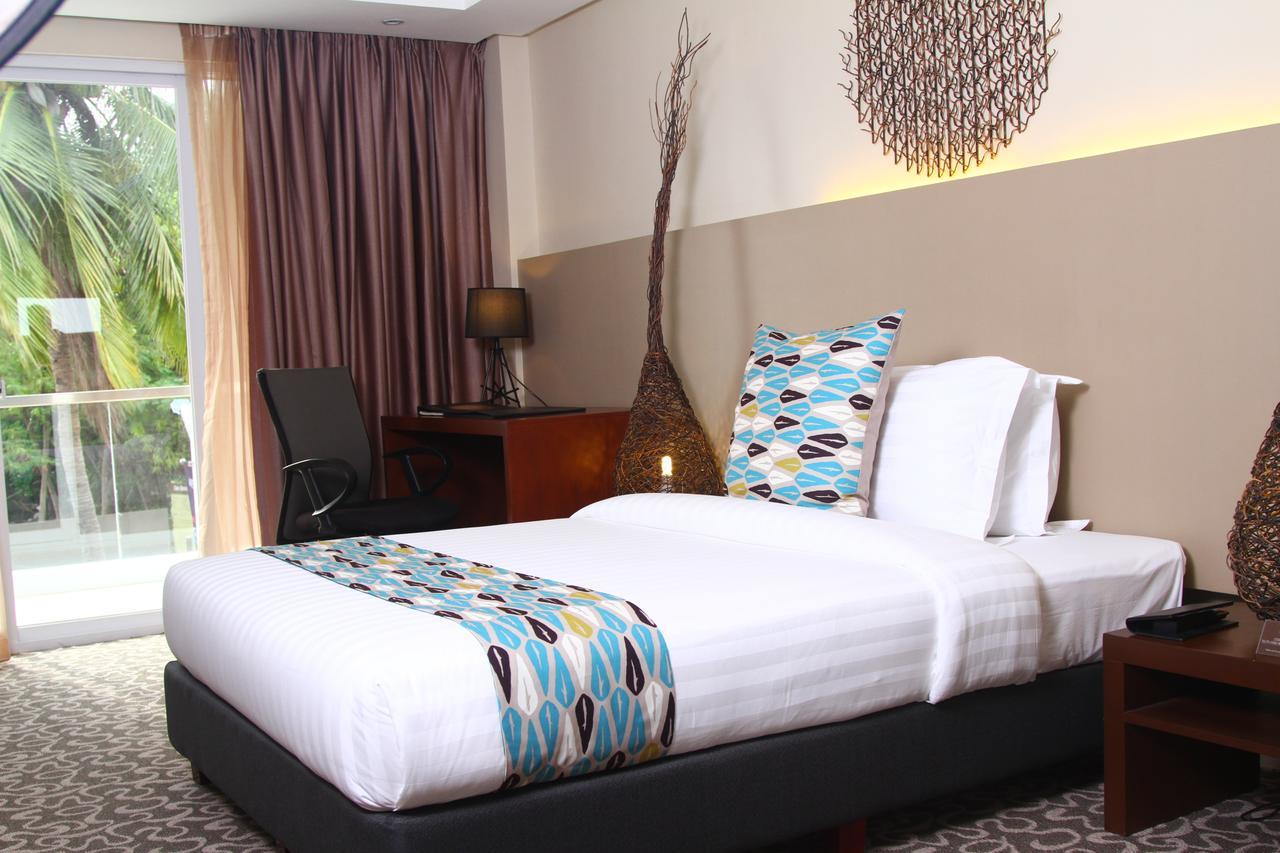 מריוולס The Oriental Hotel Bataan מראה חיצוני תמונה